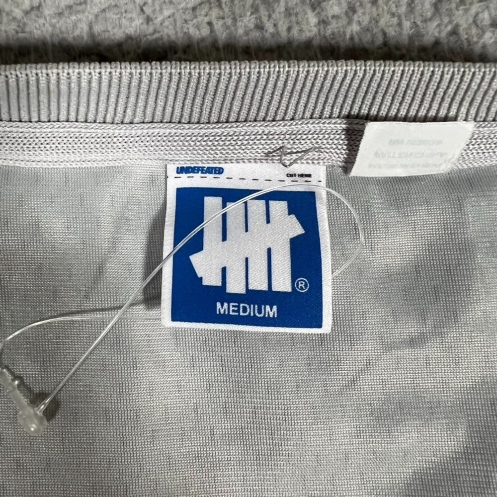 Undefeated Shirt Mens Medium Gray Jersey Casual Preppy Streetwear Spellout‎ Logo - Picture 5 of 11